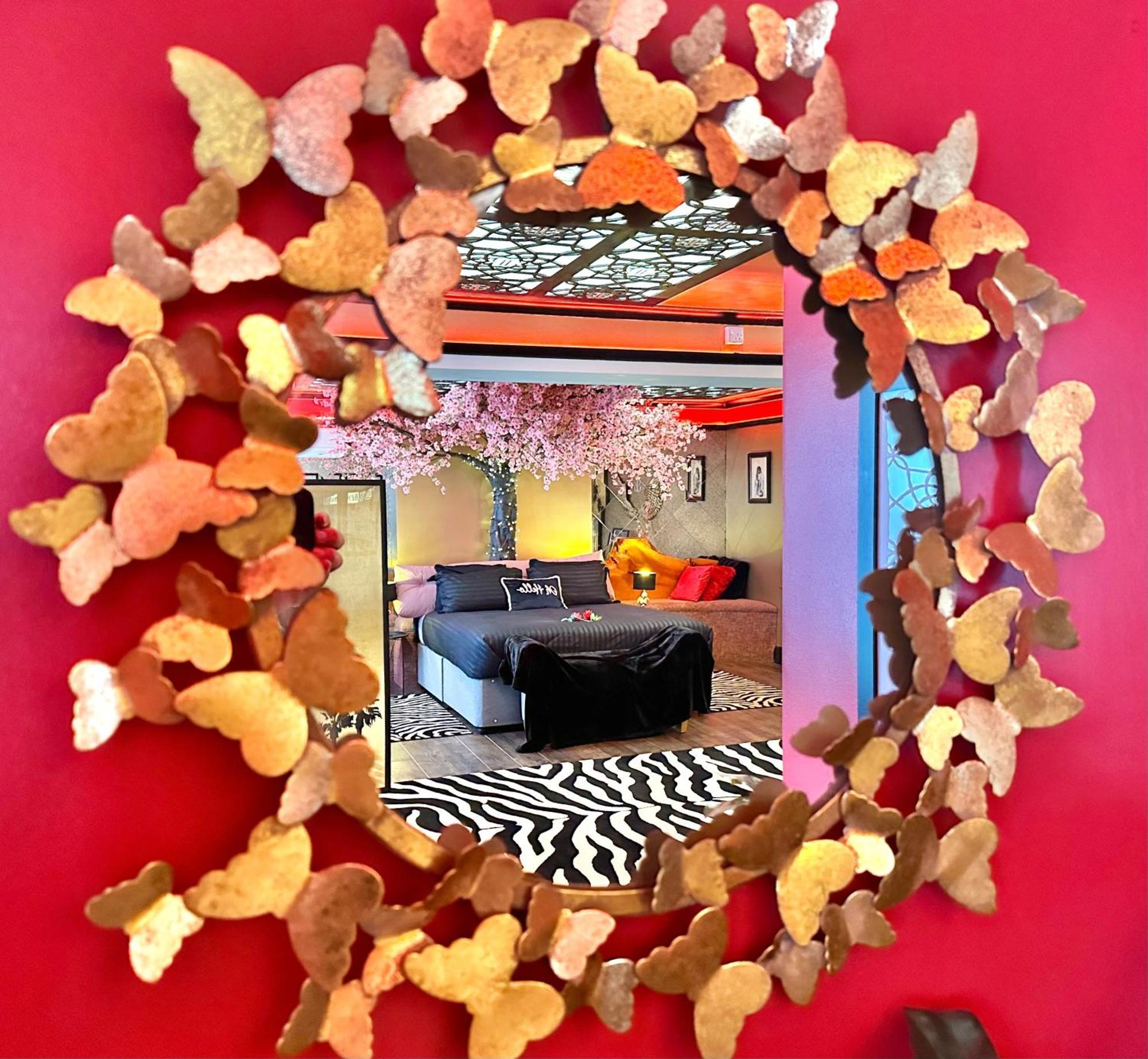 Beyond - Romantic Basement Apartment - Close To Beach - With Parking Bournemouth Exterior foto