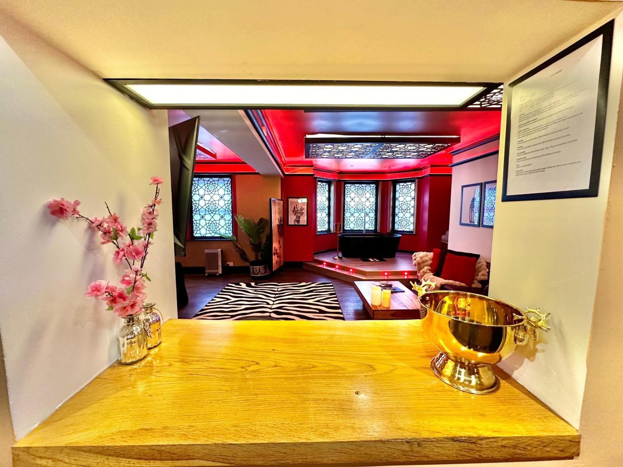 Beyond - Romantic Basement Apartment - Close To Beach - With Parking Bournemouth Exterior foto