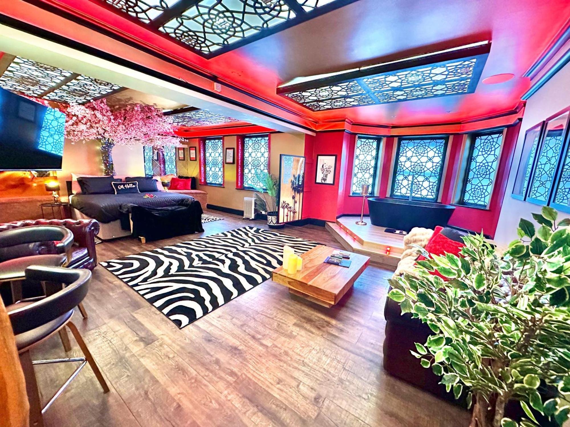 Beyond - Romantic Basement Apartment - Close To Beach - With Parking Bournemouth Exterior foto